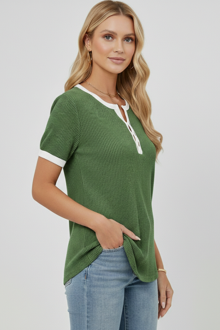 T-shirt da Donna con Scollo Henley e Chiusura a Bottoni