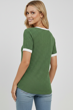 T-shirt da Donna con Scollo Henley e Chiusura a Bottoni
