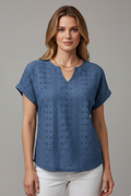 T-shirt da Donna con Scollo a Intaglio e Ricamo a Occhielli