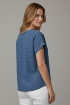 T-shirt da Donna con Scollo a Intaglio e Ricamo a Occhielli